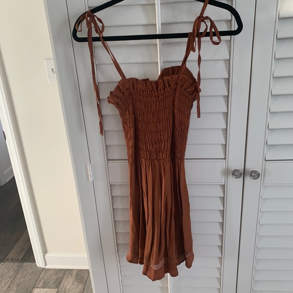 Kavari NWOT Ruched Tie Up Spaghetti Strap Dress - Picture 4 of 7